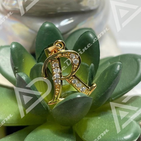 R Initial Pendant (gold plated) - Picture 3 of 8